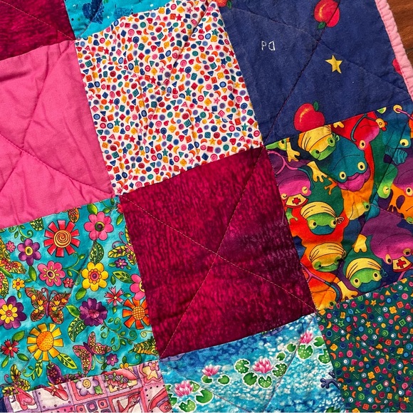 Whimsical lap quilt - Picture 4 of 6